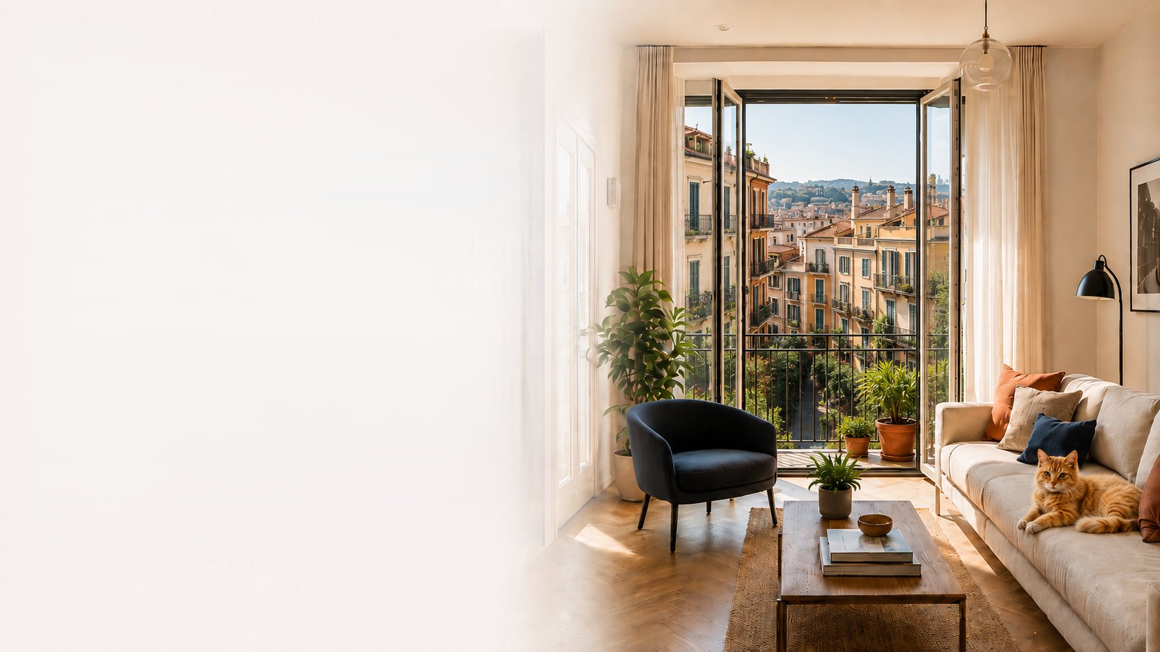 Interno di appartamento italiano con vista sulla città